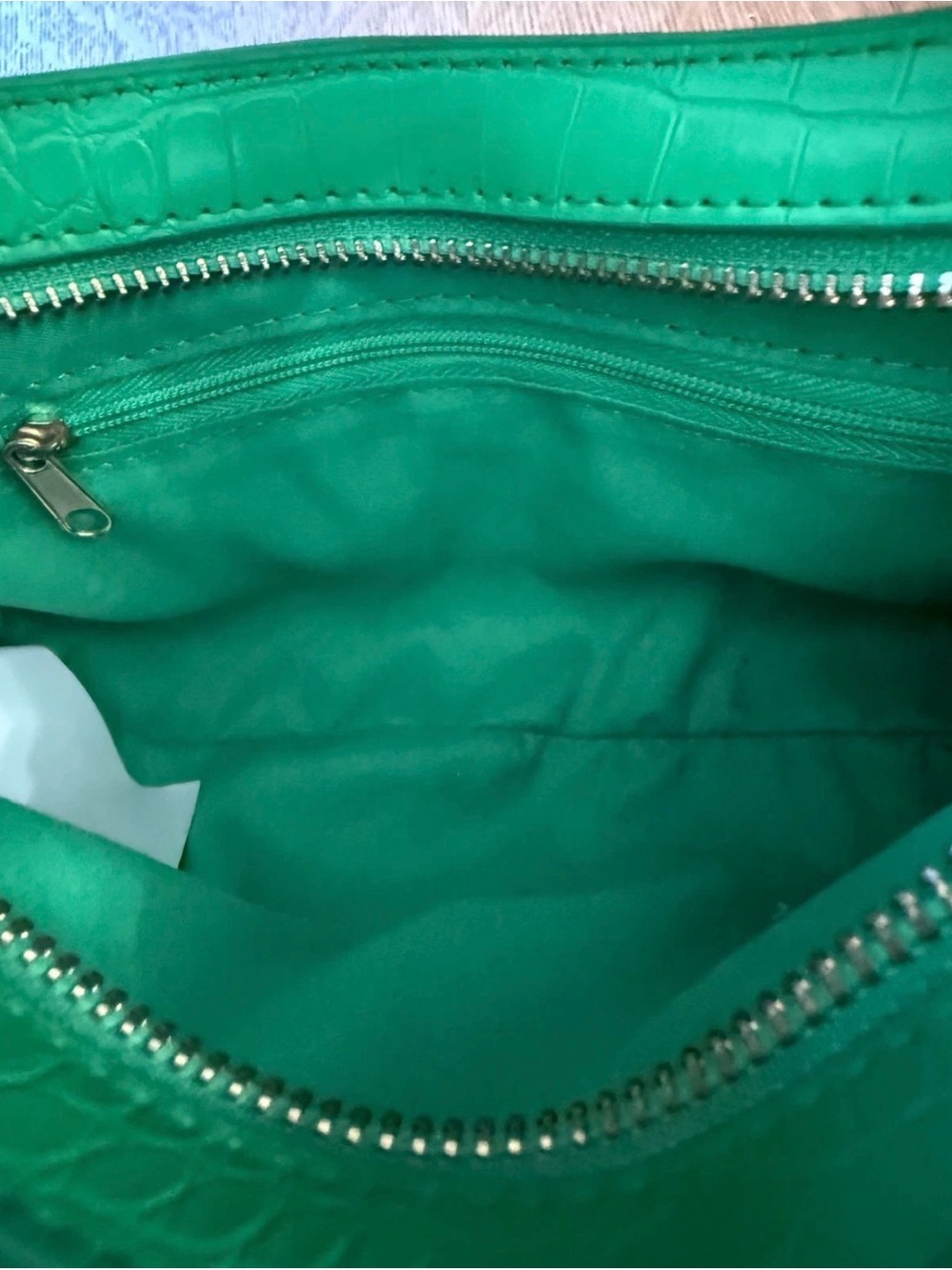 Croc-Embossed Green Shoulder Bag with Sculpted Chain Accent - Picture 5 of 12